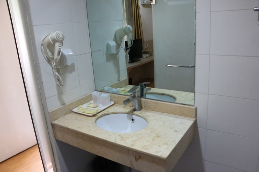Yixin Business Hotel Guangzhou Eksteriør billede